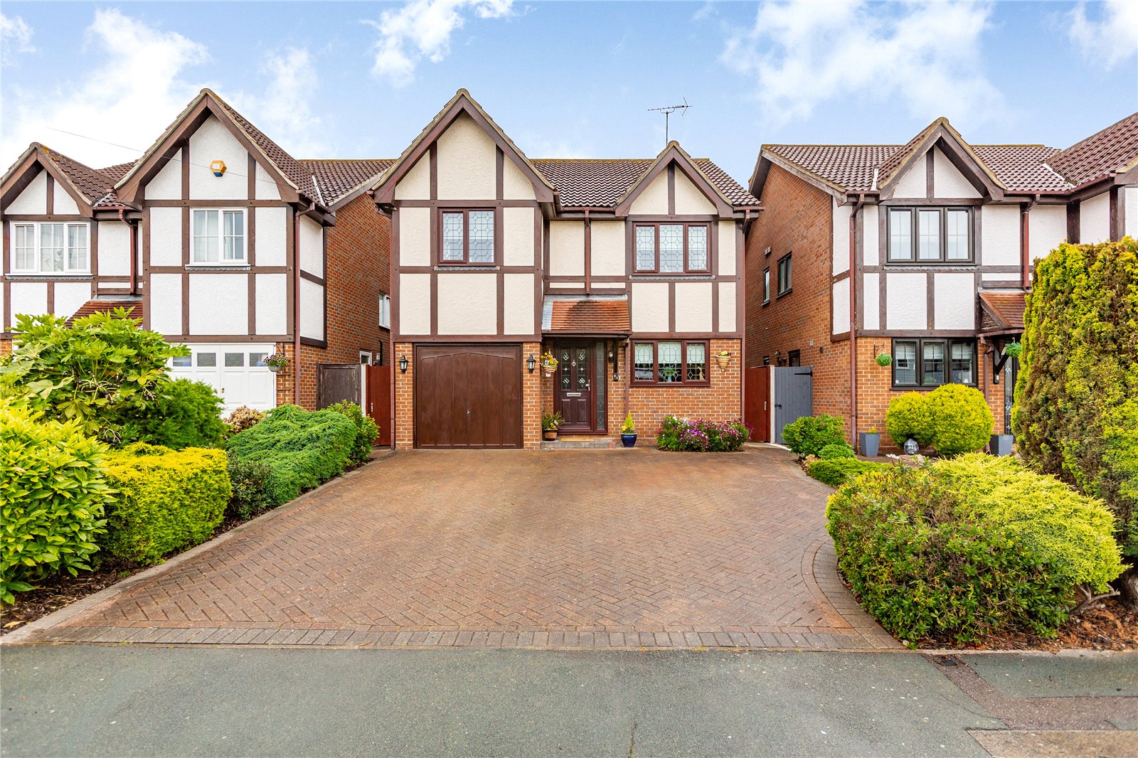 4 bedroom house for sale in Beauchamps Drive, Wickford, SS11 Balgores