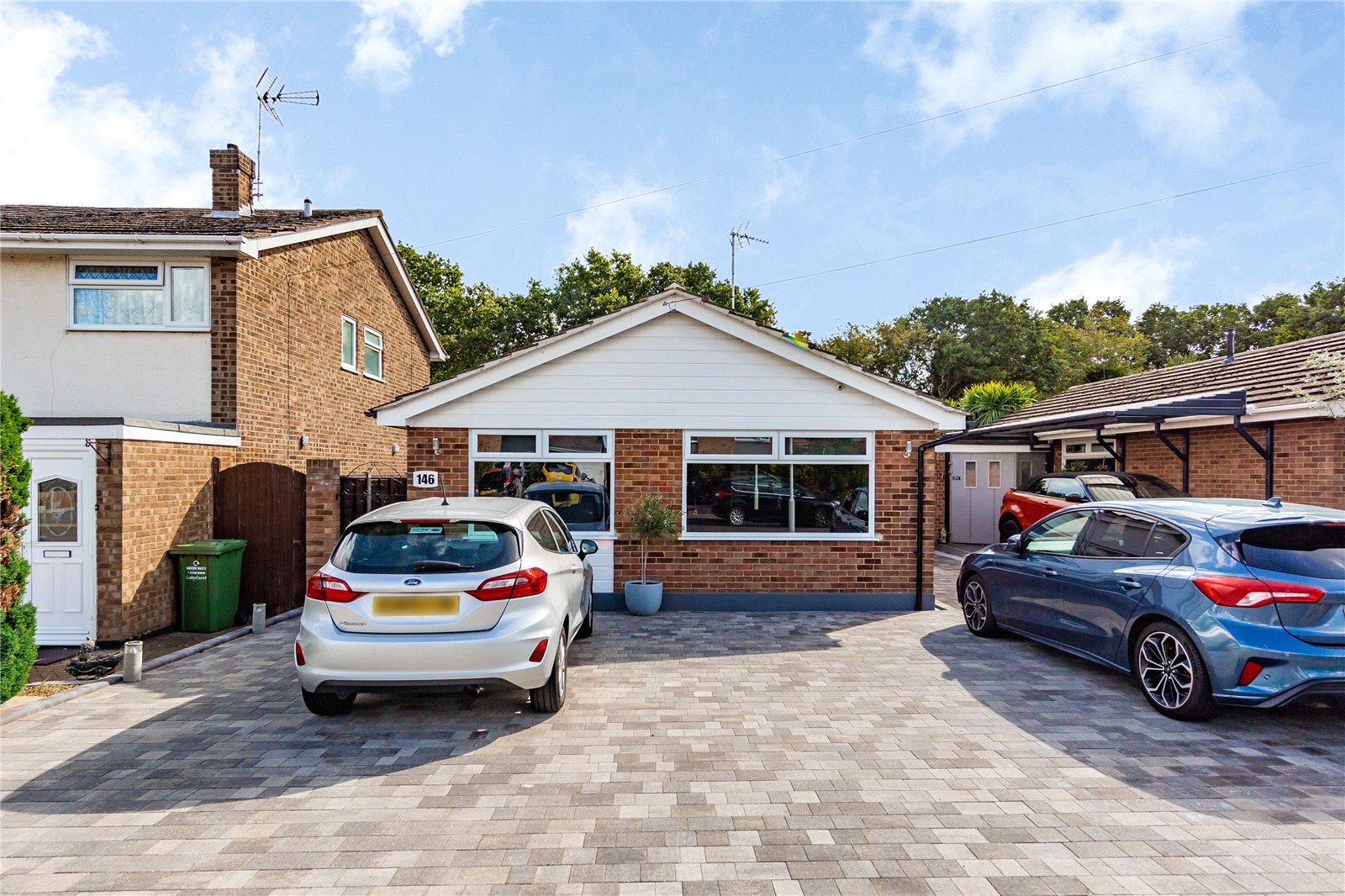 3 bedroom house for sale in Beauchamps Drive, Wickford, Essex, SS11