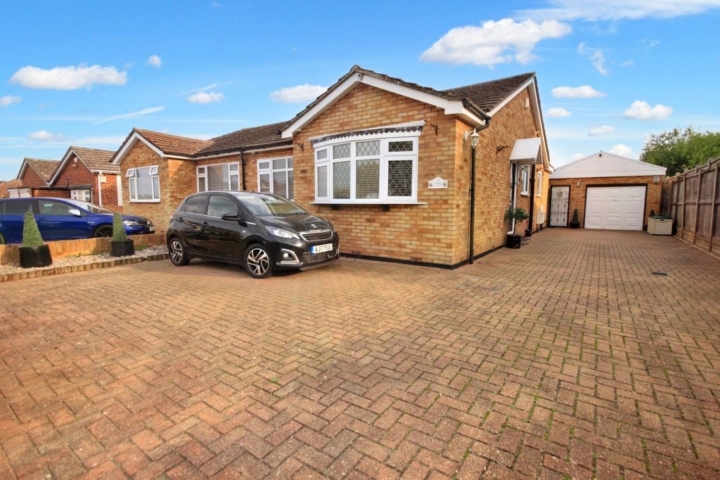 2 bedroom bungalow for sale in Egbert Gardens, Wickford, Essex, SS11
