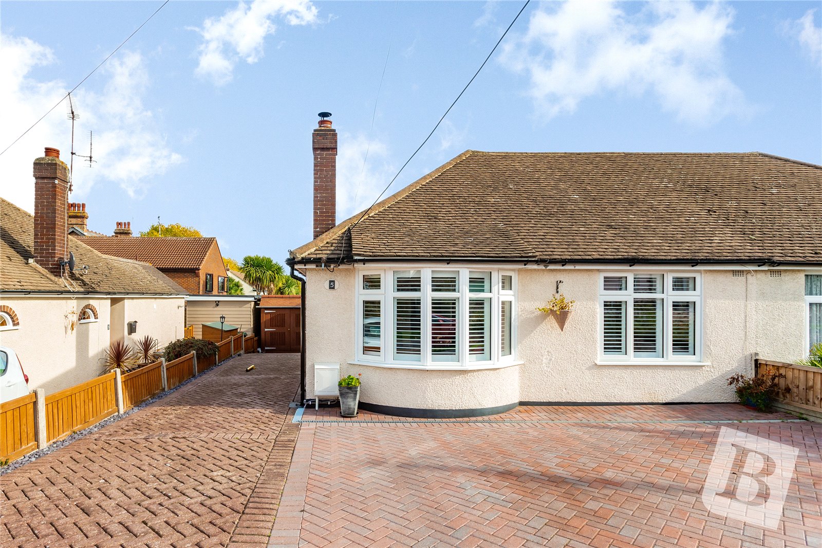 3 bedroom bungalow for sale in Deirdre Avenue, Wickford, Essex, SS12